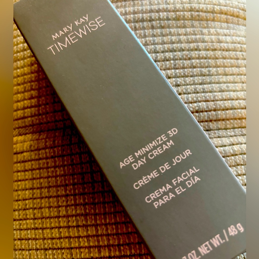 Mary Kay Day Cream (combo/oily skin)